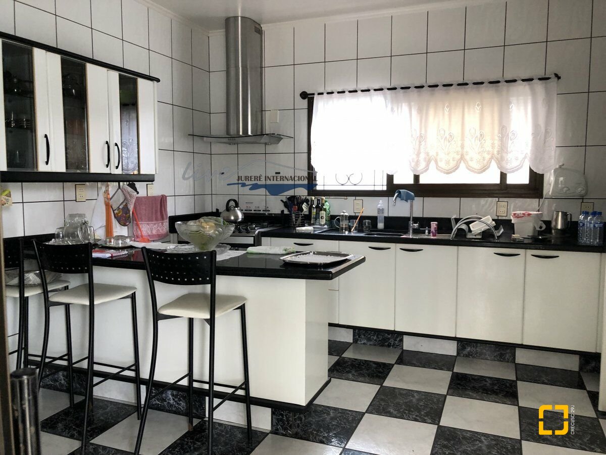 Casa com 481m², 10 quartos (sendo 5 suítes), 4 garagens, no bairro Jurerê Internacional em Florianópolis