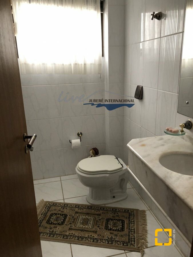 Casa com 481m², 10 quartos (sendo 5 suítes), 4 garagens, no bairro Jurerê Internacional em Florianópolis