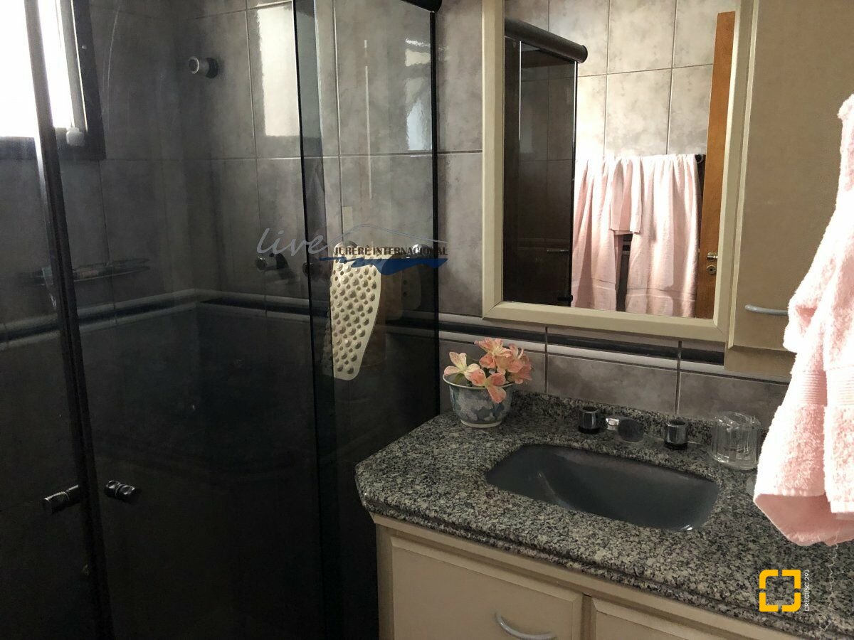 Casa com 481m², 10 quartos (sendo 5 suítes), 4 garagens, no bairro Jurerê Internacional em Florianópolis