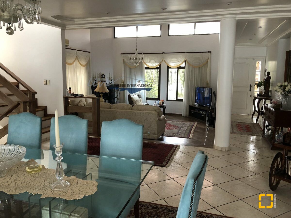 Casa com 481m², 10 quartos (sendo 5 suítes), 4 garagens, no bairro Jurerê Internacional em Florianópolis