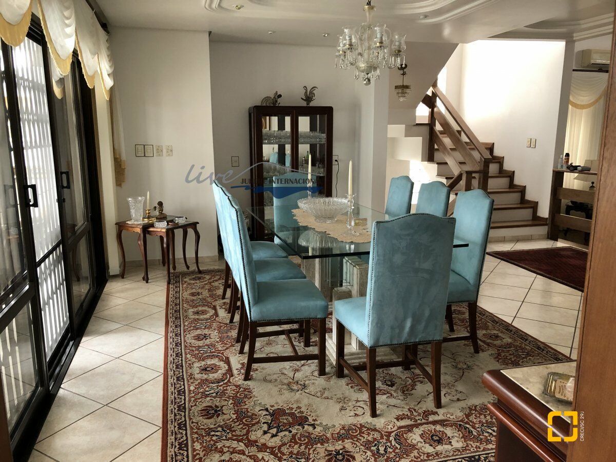 Casa com 481m², 10 quartos (sendo 5 suítes), 4 garagens, no bairro Jurerê Internacional em Florianópolis
