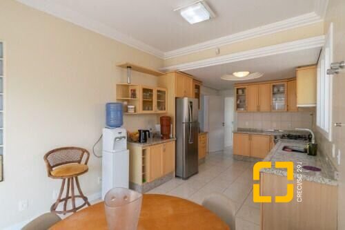 Casa com 450m², 9 quartos (sendo 4 suítes), 3 garagens, no bairro Jurerê Internacional em Florianópolis