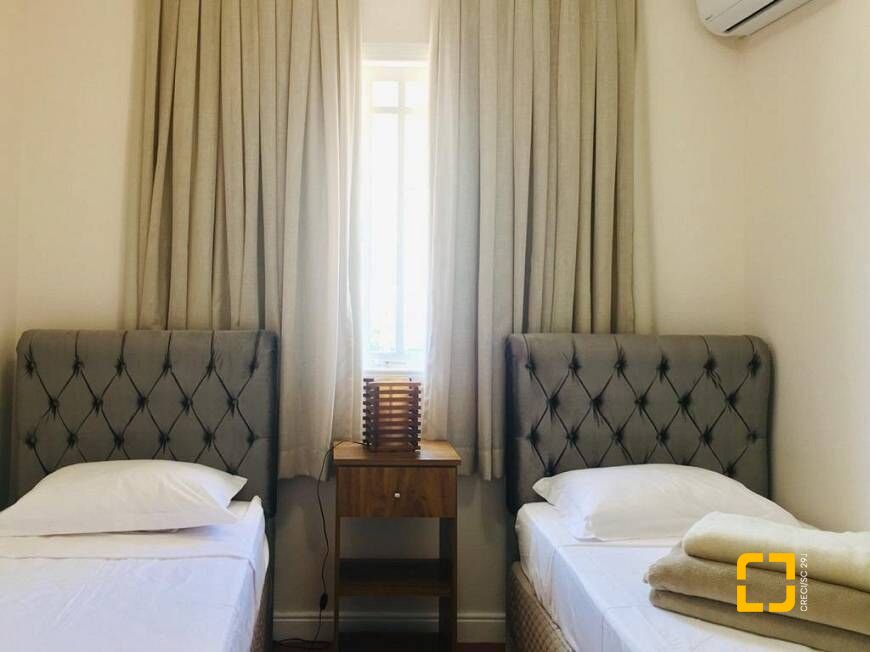 Casa com 450m², 9 quartos (sendo 4 suítes), 3 garagens, no bairro Jurerê Internacional em Florianópolis