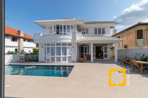 Casa com 450m², 9 quartos (sendo 4 suítes), 3 garagens, no bairro Jurerê Internacional em Florianópolis