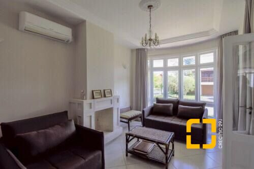 Casa com 450m², 9 quartos (sendo 4 suítes), 3 garagens, no bairro Jurerê Internacional em Florianópolis