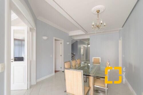 Casa com 450m², 9 quartos (sendo 4 suítes), 3 garagens, no bairro Jurerê Internacional em Florianópolis