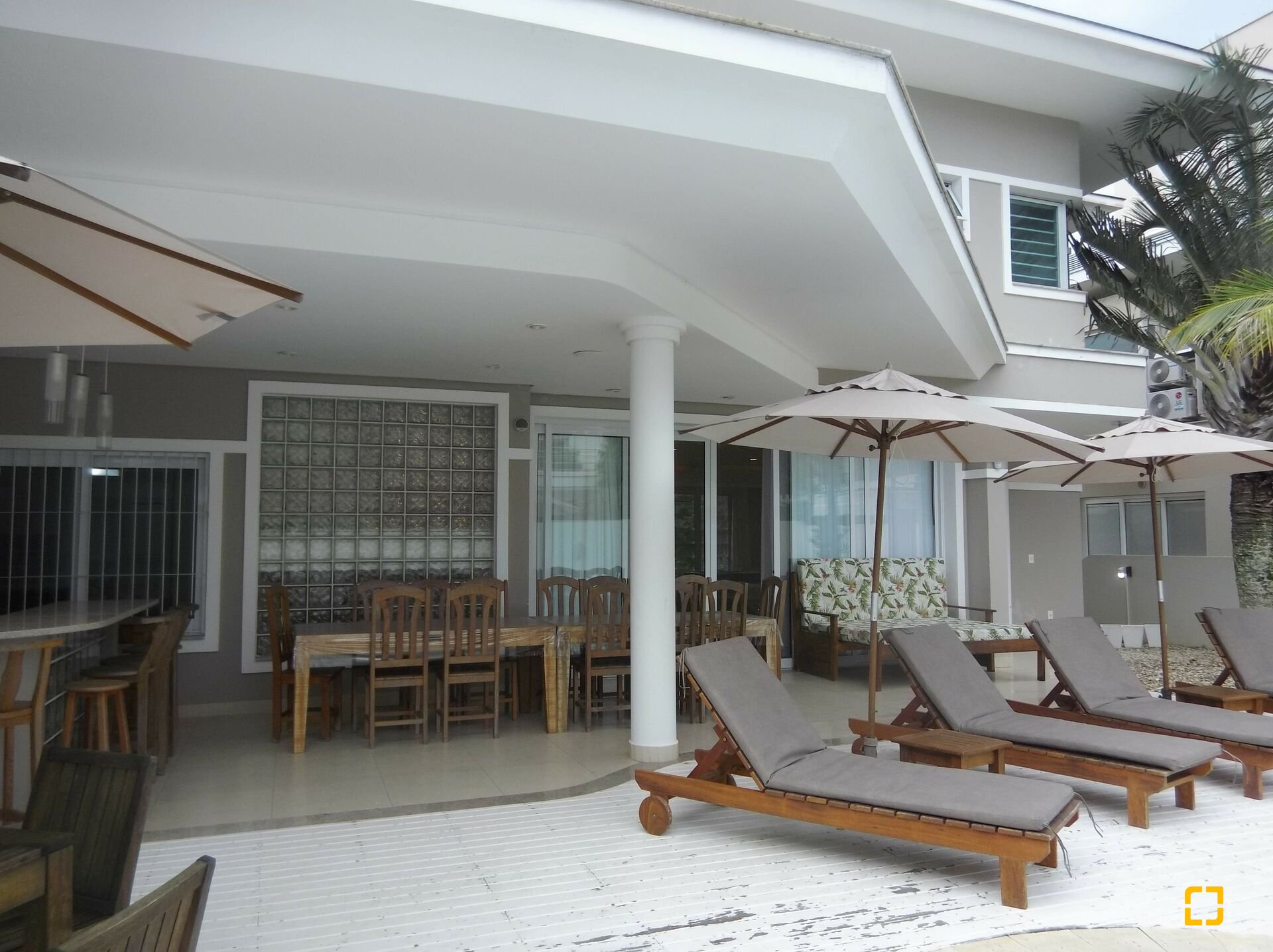 Casa com 551m², 10 quartos (sendo 5 suítes), 4 garagens, no bairro Jurerê Internacional em Florianópolis