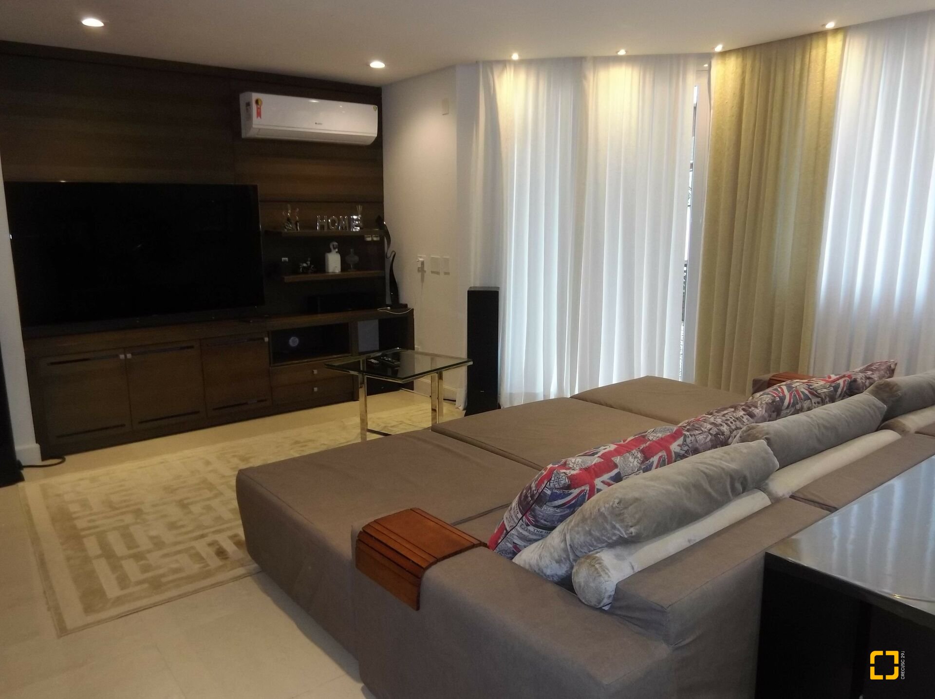 Casa com 551m², 10 quartos (sendo 5 suítes), 4 garagens, no bairro Jurerê Internacional em Florianópolis