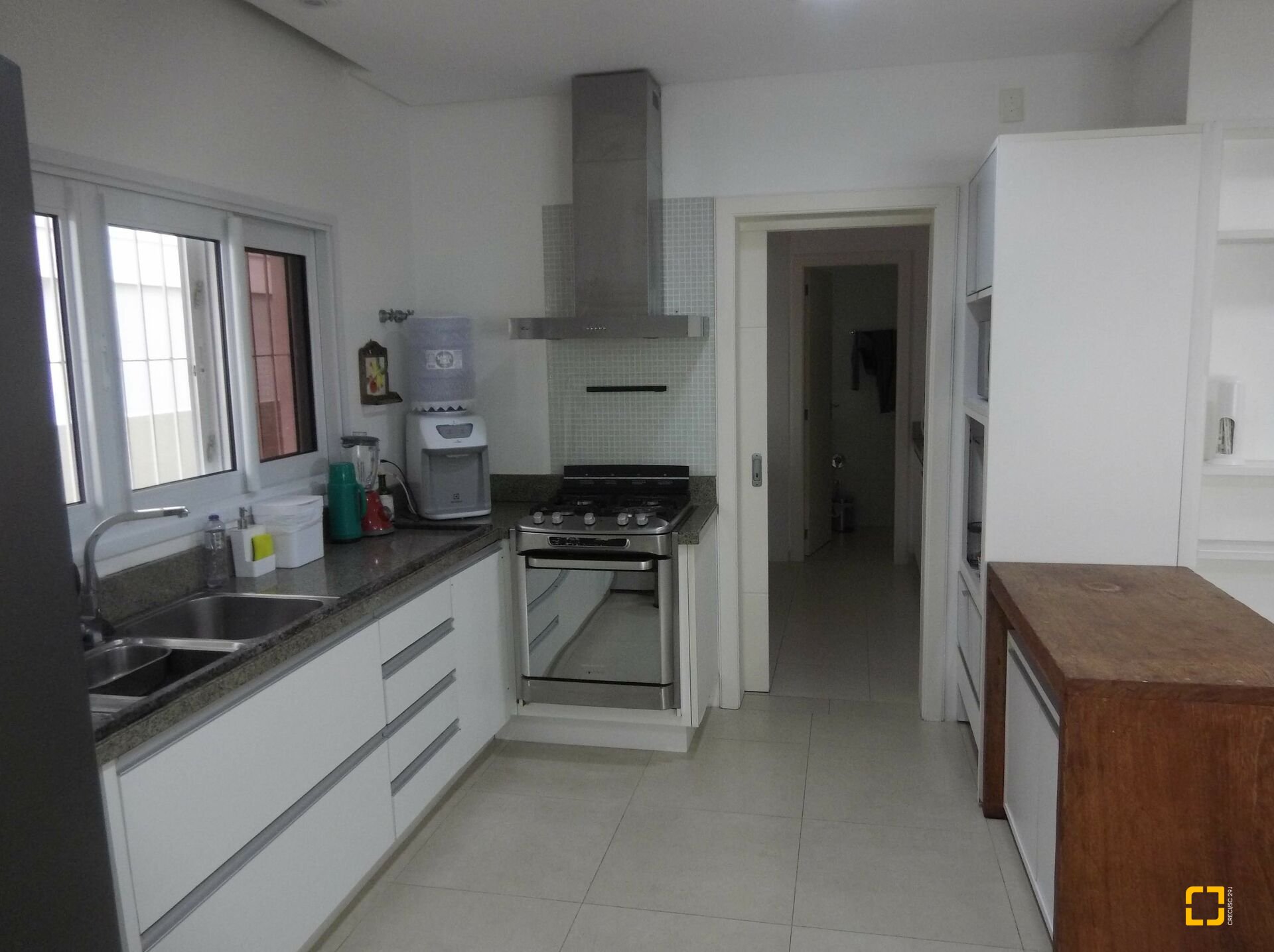 Casa com 551m², 10 quartos (sendo 5 suítes), 4 garagens, no bairro Jurerê Internacional em Florianópolis