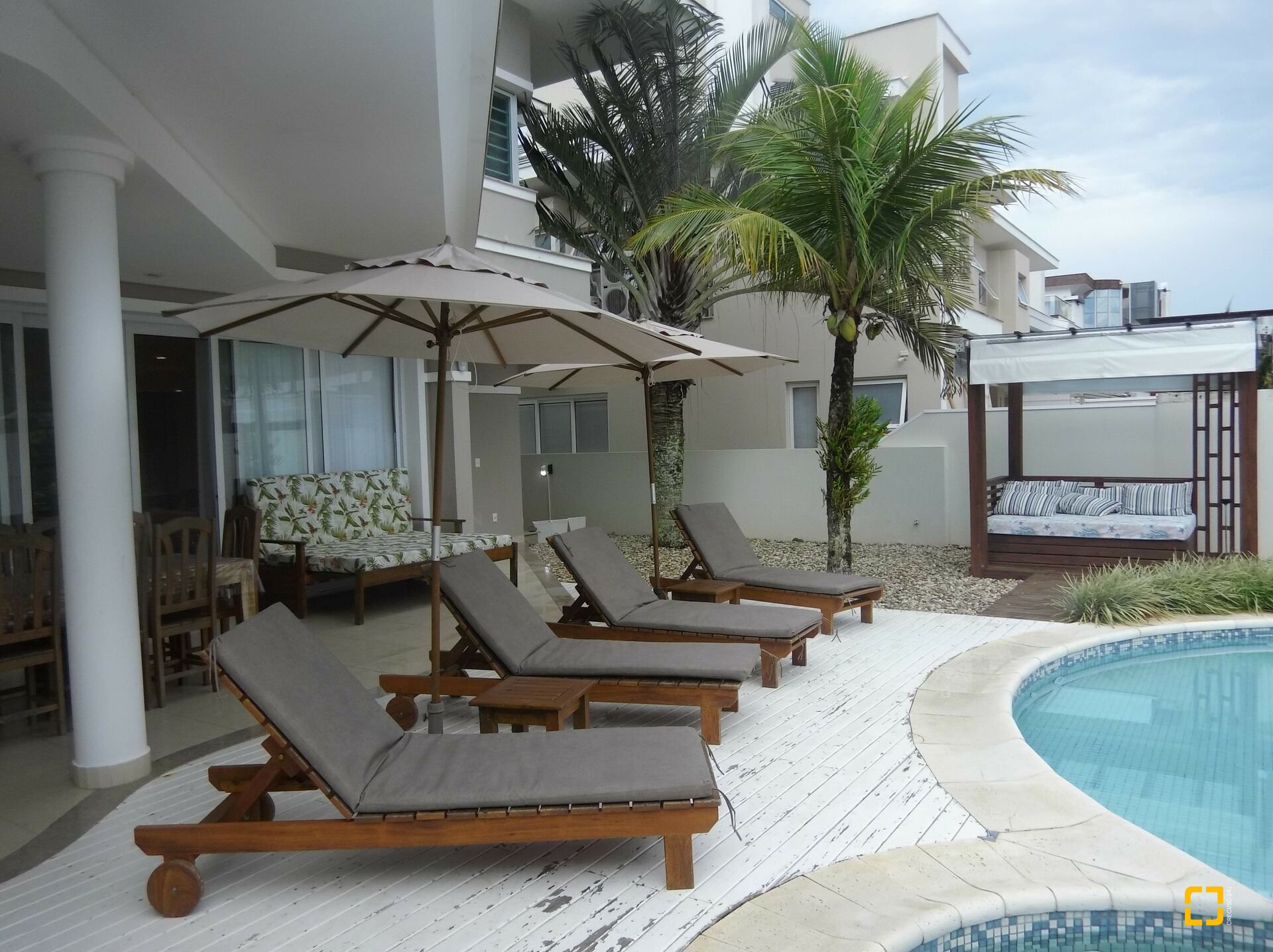 Casa com 551m², 10 quartos (sendo 5 suítes), 4 garagens, no bairro Jurerê Internacional em Florianópolis