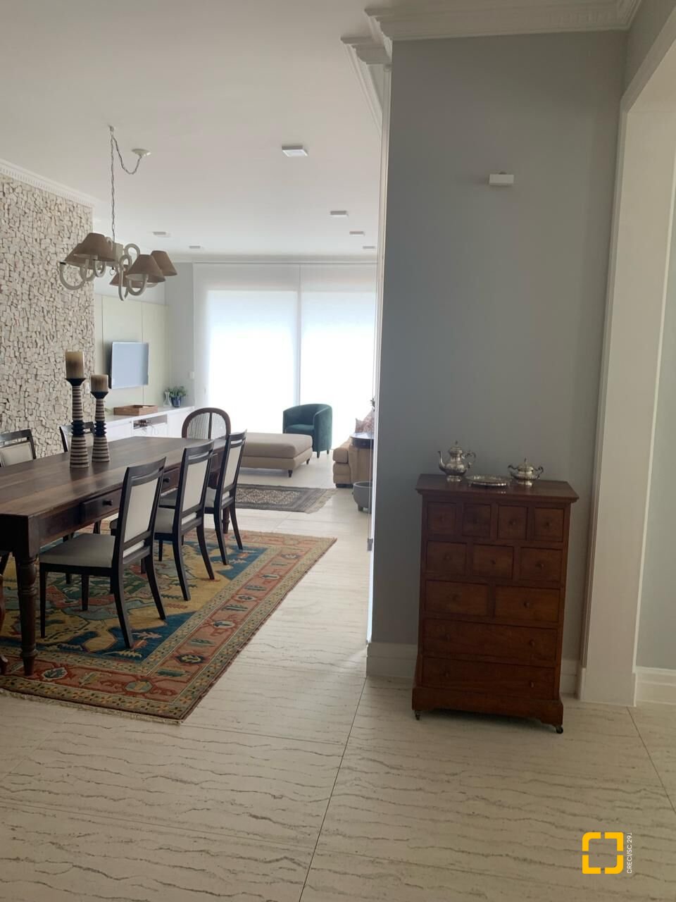 Casa com 370m², 7 quartos (sendo 2 suítes), 2 garagens, no bairro Jurerê Internacional em Florianópolis