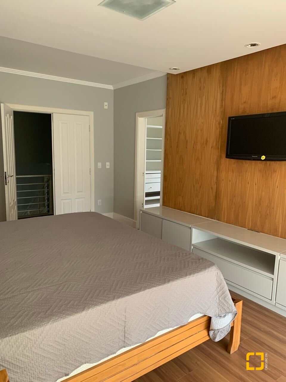 Casa com 370m², 7 quartos (sendo 2 suítes), 2 garagens, no bairro Jurerê Internacional em Florianópolis