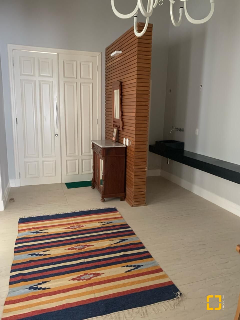 Casa com 370m², 7 quartos (sendo 2 suítes), 2 garagens, no bairro Jurerê Internacional em Florianópolis