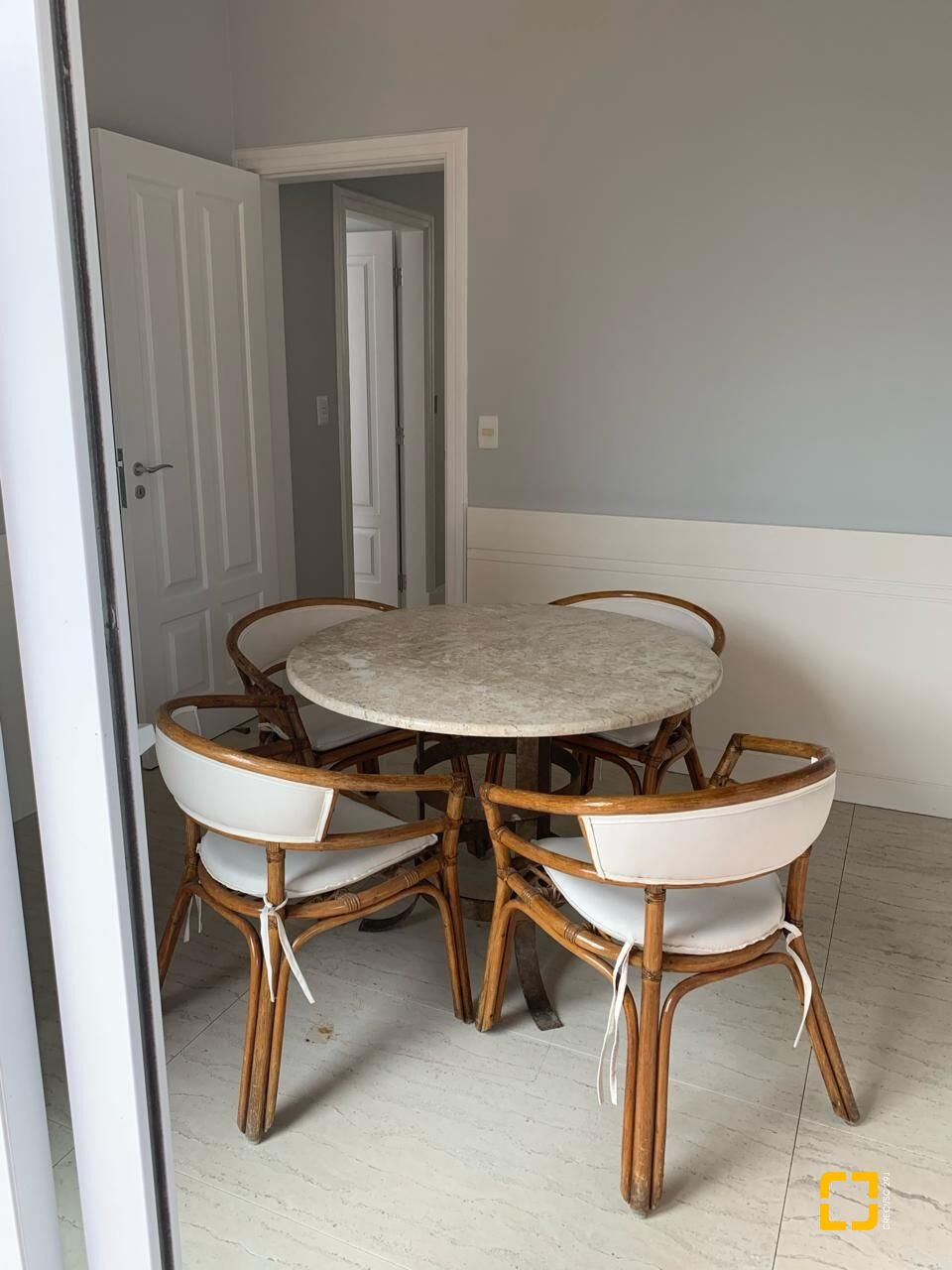 Casa com 370m², 7 quartos (sendo 2 suítes), 2 garagens, no bairro Jurerê Internacional em Florianópolis