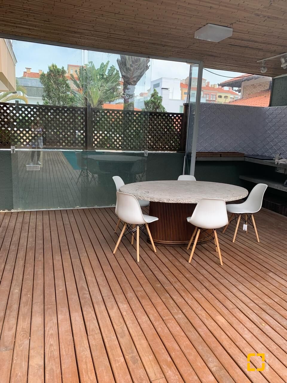 Casa com 370m², 7 quartos (sendo 2 suítes), 2 garagens, no bairro Jurerê Internacional em Florianópolis