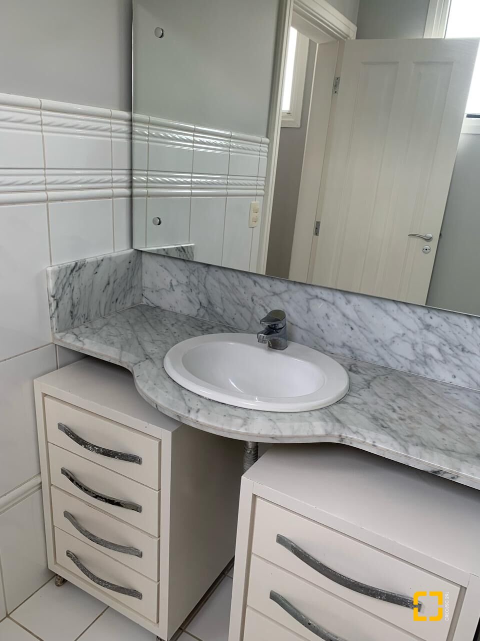 Casa com 370m², 7 quartos (sendo 2 suítes), 2 garagens, no bairro Jurerê Internacional em Florianópolis