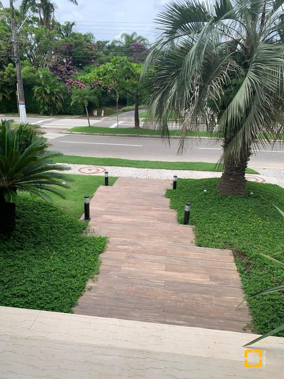 Casa com 370m², 7 quartos (sendo 2 suítes), 2 garagens, no bairro Jurerê Internacional em Florianópolis