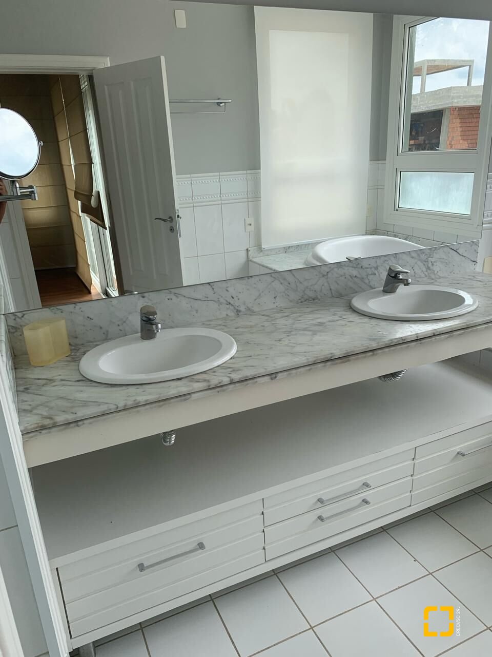 Casa com 370m², 7 quartos (sendo 2 suítes), 2 garagens, no bairro Jurerê Internacional em Florianópolis