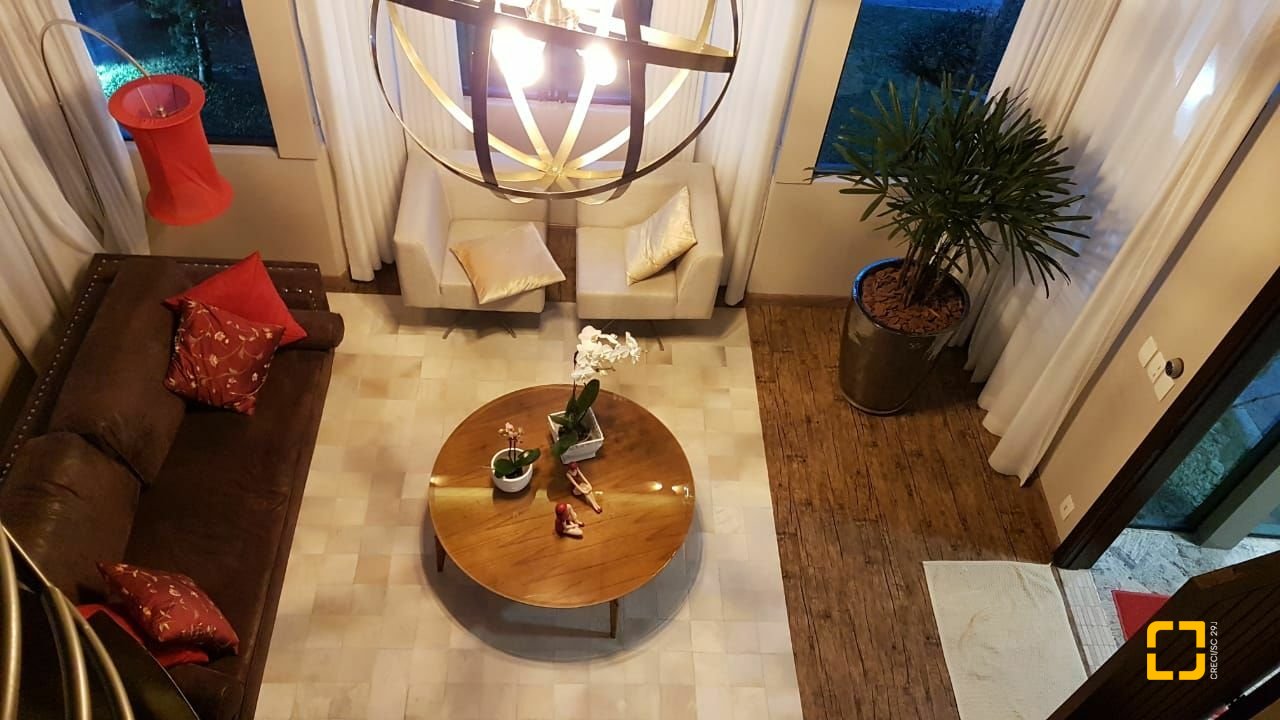 Casa com 380m², 9 quartos (sendo 4 suítes), 2 garagens, no bairro Jurerê Internacional em Florianópolis