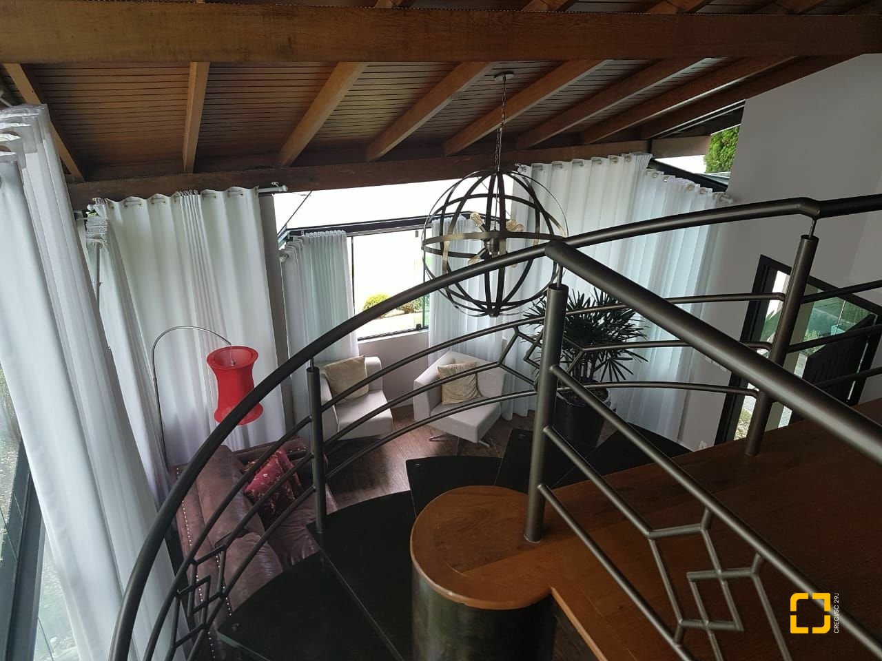 Casa com 380m², 9 quartos (sendo 4 suítes), 2 garagens, no bairro Jurerê Internacional em Florianópolis