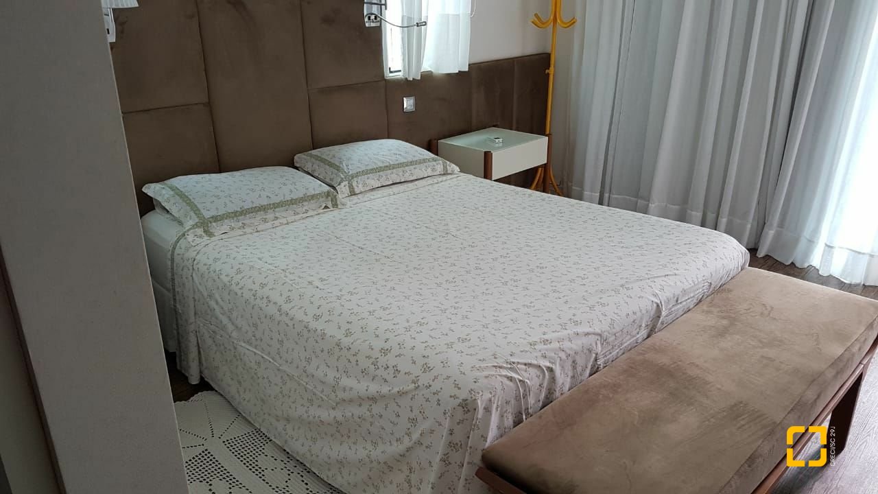 Casa com 380m², 9 quartos (sendo 4 suítes), 2 garagens, no bairro Jurerê Internacional em Florianópolis