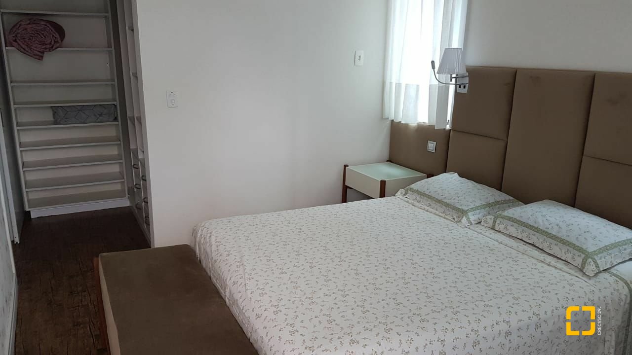 Casa com 380m², 9 quartos (sendo 4 suítes), 2 garagens, no bairro Jurerê Internacional em Florianópolis