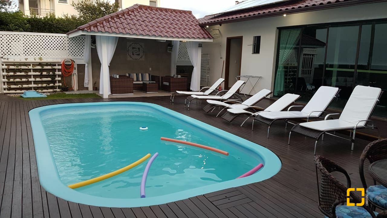 Casa com 380m², 9 quartos (sendo 4 suítes), 2 garagens, no bairro Jurerê Internacional em Florianópolis