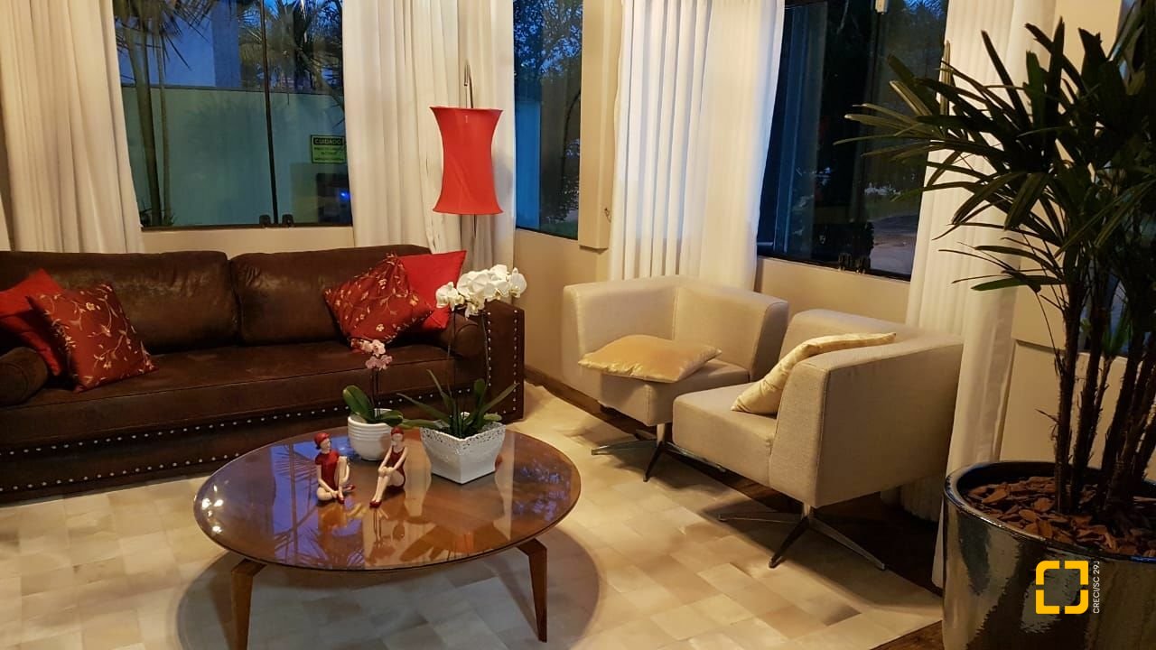 Casa com 380m², 9 quartos (sendo 4 suítes), 2 garagens, no bairro Jurerê Internacional em Florianópolis
