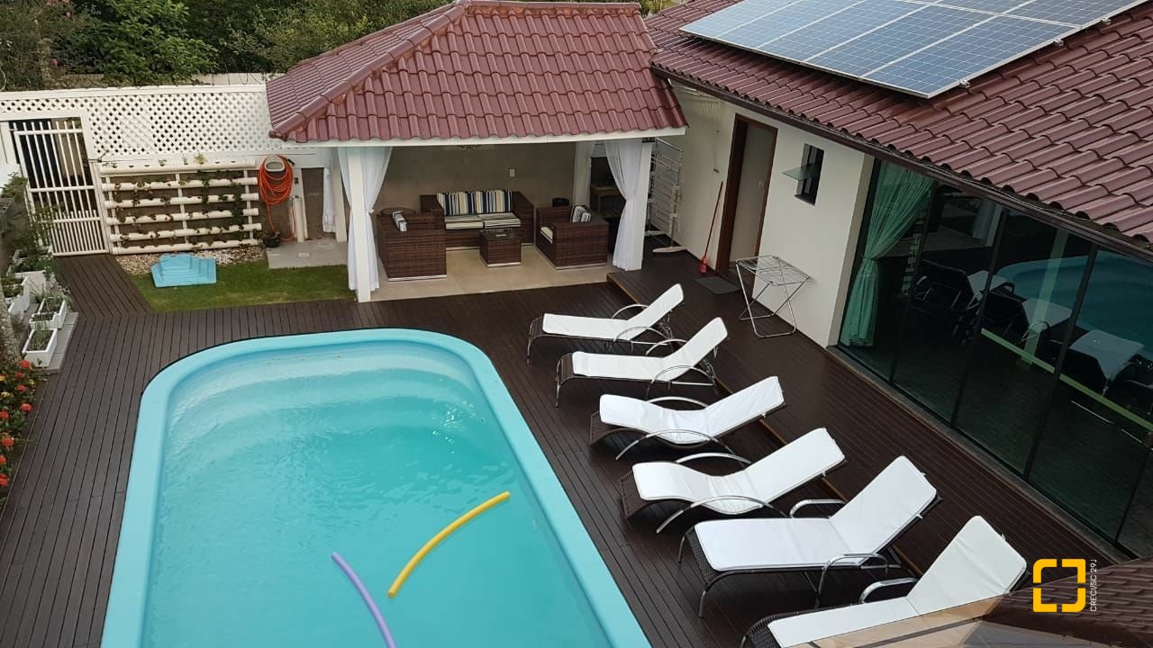Casa com 380m², 9 quartos (sendo 4 suítes), 2 garagens, no bairro Jurerê Internacional em Florianópolis
