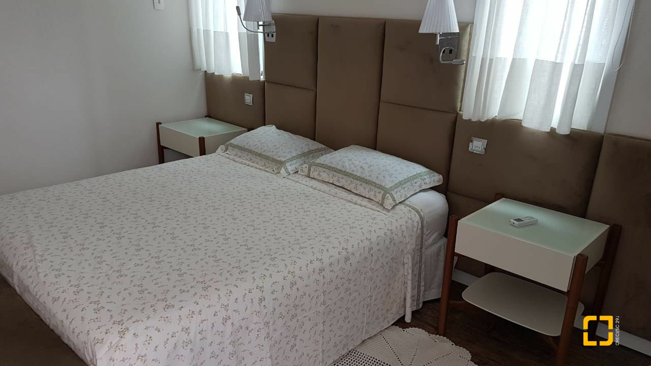 Casa com 380m², 9 quartos (sendo 4 suítes), 2 garagens, no bairro Jurerê Internacional em Florianópolis