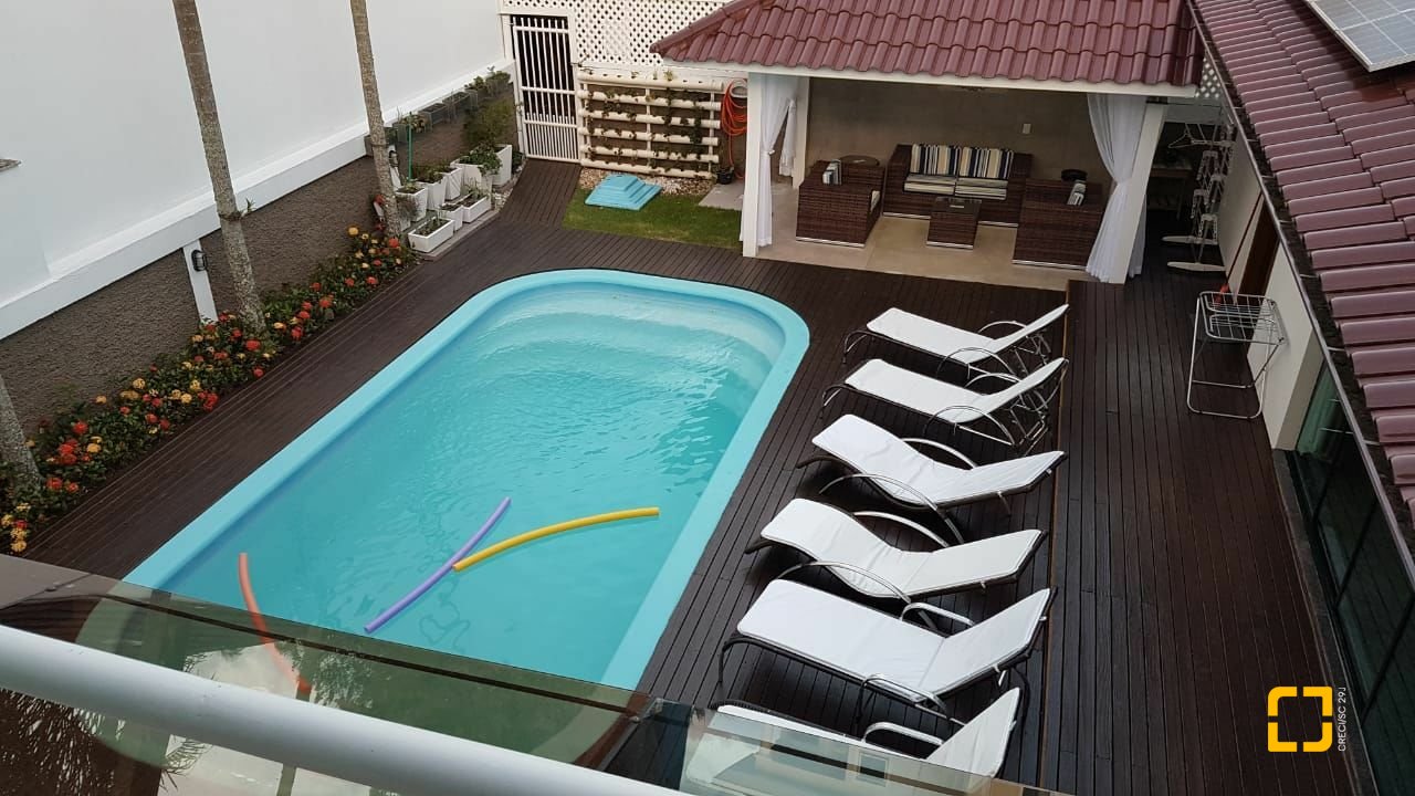 Casa com 380m², 9 quartos (sendo 4 suítes), 2 garagens, no bairro Jurerê Internacional em Florianópolis