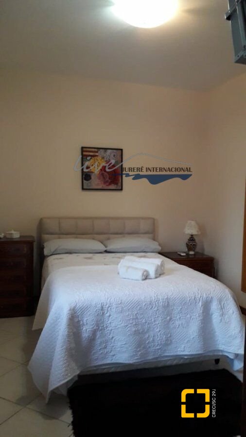 Casa com 720m², 7 quartos (sendo 2 suítes), 2 garagens, no bairro Jurerê Internacional em Florianópolis
