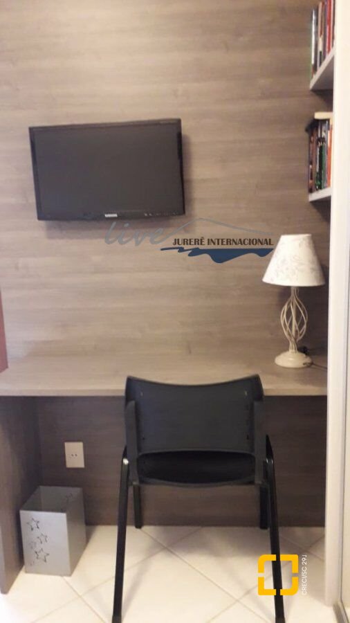 Casa com 720m², 7 quartos (sendo 2 suítes), 2 garagens, no bairro Jurerê Internacional em Florianópolis