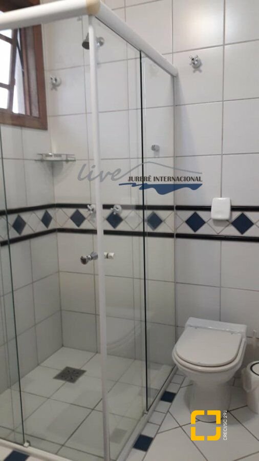 Casa com 720m², 7 quartos (sendo 2 suítes), 2 garagens, no bairro Jurerê Internacional em Florianópolis