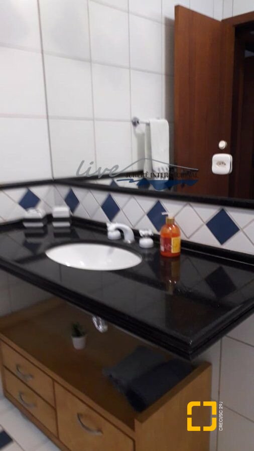 Casa com 720m², 7 quartos (sendo 2 suítes), 2 garagens, no bairro Jurerê Internacional em Florianópolis
