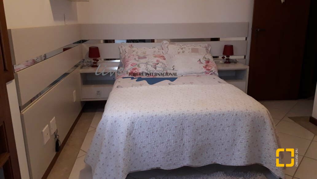 Casa com 720m², 7 quartos (sendo 2 suítes), 2 garagens, no bairro Jurerê Internacional em Florianópolis