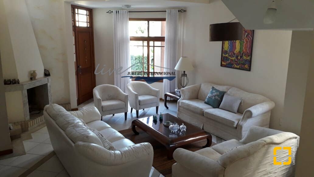 Casa com 720m², 7 quartos (sendo 2 suítes), 2 garagens, no bairro Jurerê Internacional em Florianópolis
