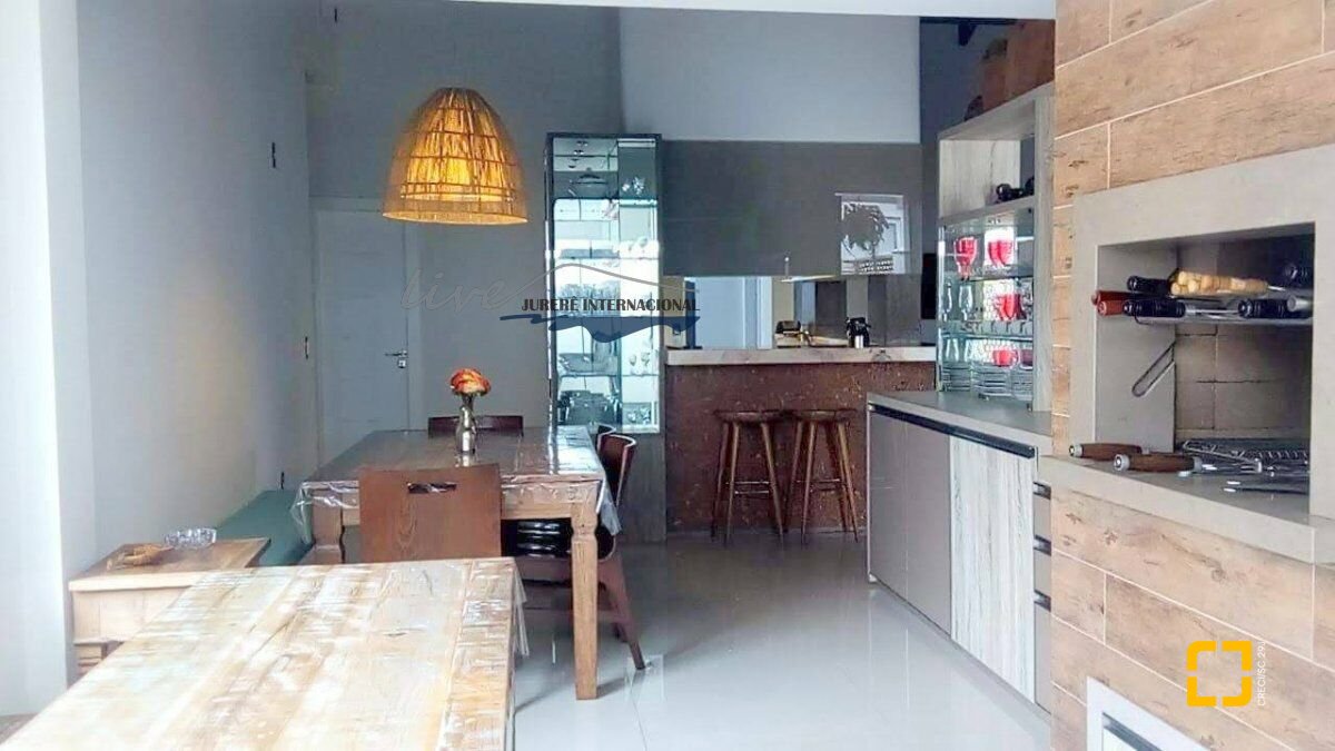Casa com 310m², 8 quartos (sendo 4 suítes), 3 garagens, no bairro Jurerê Internacional em Florianópolis