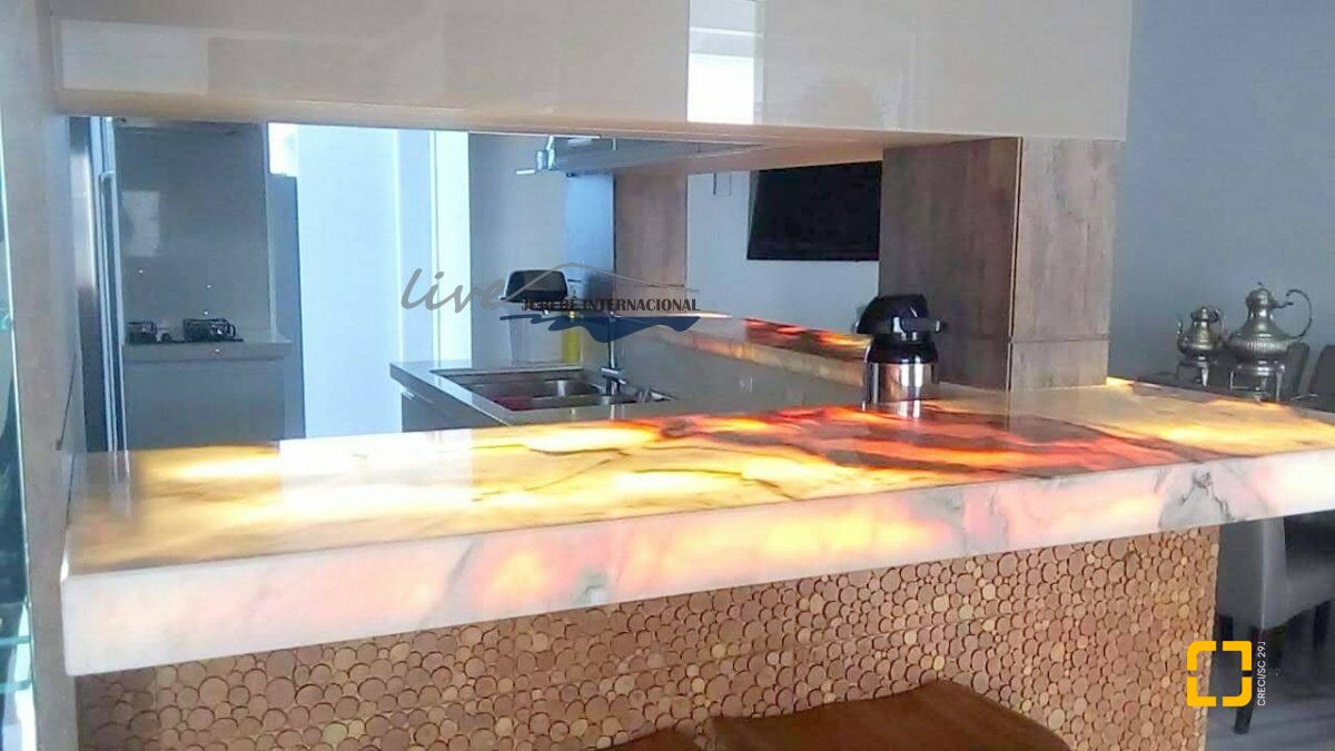 Casa com 310m², 8 quartos (sendo 4 suítes), 3 garagens, no bairro Jurerê Internacional em Florianópolis