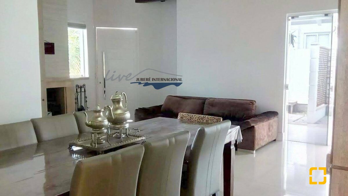 Casa com 310m², 8 quartos (sendo 4 suítes), 3 garagens, no bairro Jurerê Internacional em Florianópolis