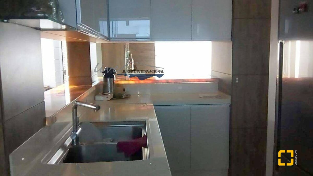 Casa com 310m², 8 quartos (sendo 4 suítes), 3 garagens, no bairro Jurerê Internacional em Florianópolis