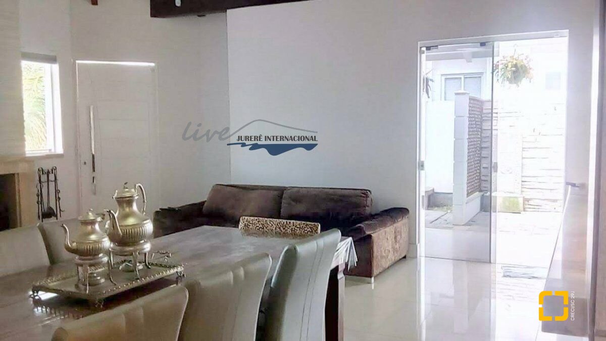 Casa com 310m², 8 quartos (sendo 4 suítes), 3 garagens, no bairro Jurerê Internacional em Florianópolis