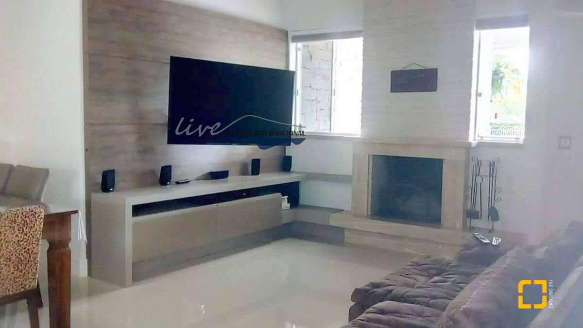 Casa com 310m², 8 quartos (sendo 4 suítes), 3 garagens, no bairro Jurerê Internacional em Florianópolis
