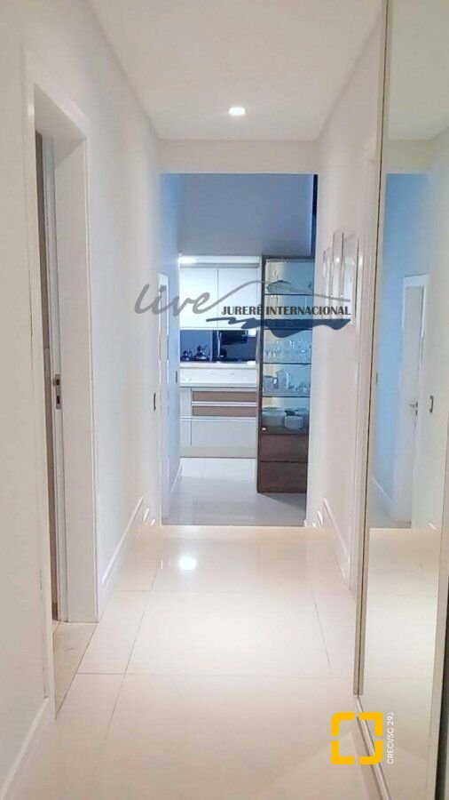 Casa com 310m², 8 quartos (sendo 4 suítes), 3 garagens, no bairro Jurerê Internacional em Florianópolis
