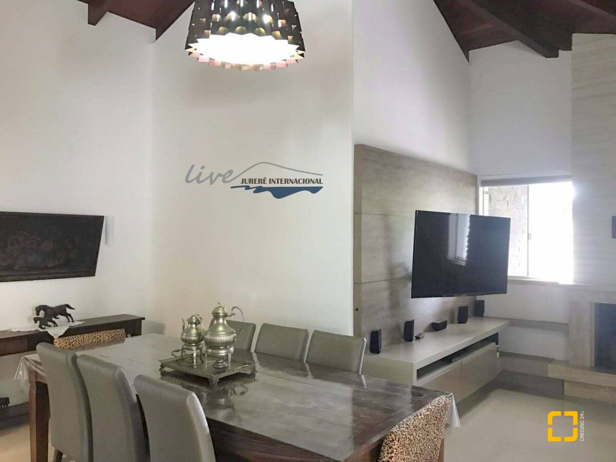 Casa com 310m², 8 quartos (sendo 4 suítes), 3 garagens, no bairro Jurerê Internacional em Florianópolis