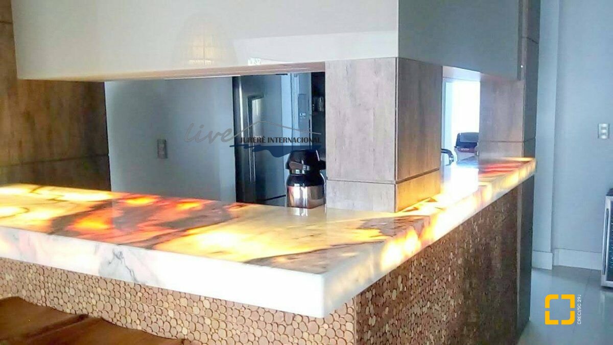 Casa com 310m², 8 quartos (sendo 4 suítes), 3 garagens, no bairro Jurerê Internacional em Florianópolis