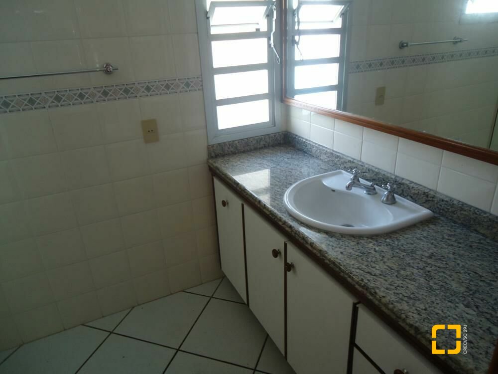 Casa com 580m², 10 quartos (sendo 3 suítes), 5 garagens, no bairro Jurerê Internacional em Florianópolis