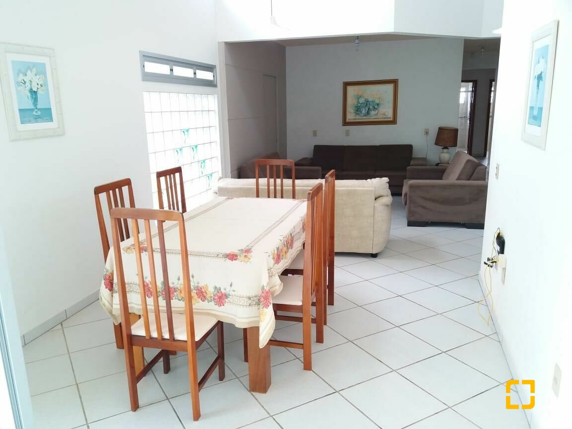 Casa com 580m², 10 quartos (sendo 3 suítes), 5 garagens, no bairro Jurerê Internacional em Florianópolis