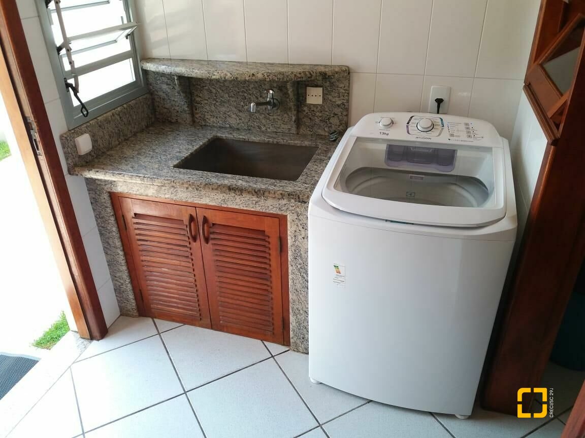 Casa com 580m², 10 quartos (sendo 3 suítes), 5 garagens, no bairro Jurerê Internacional em Florianópolis