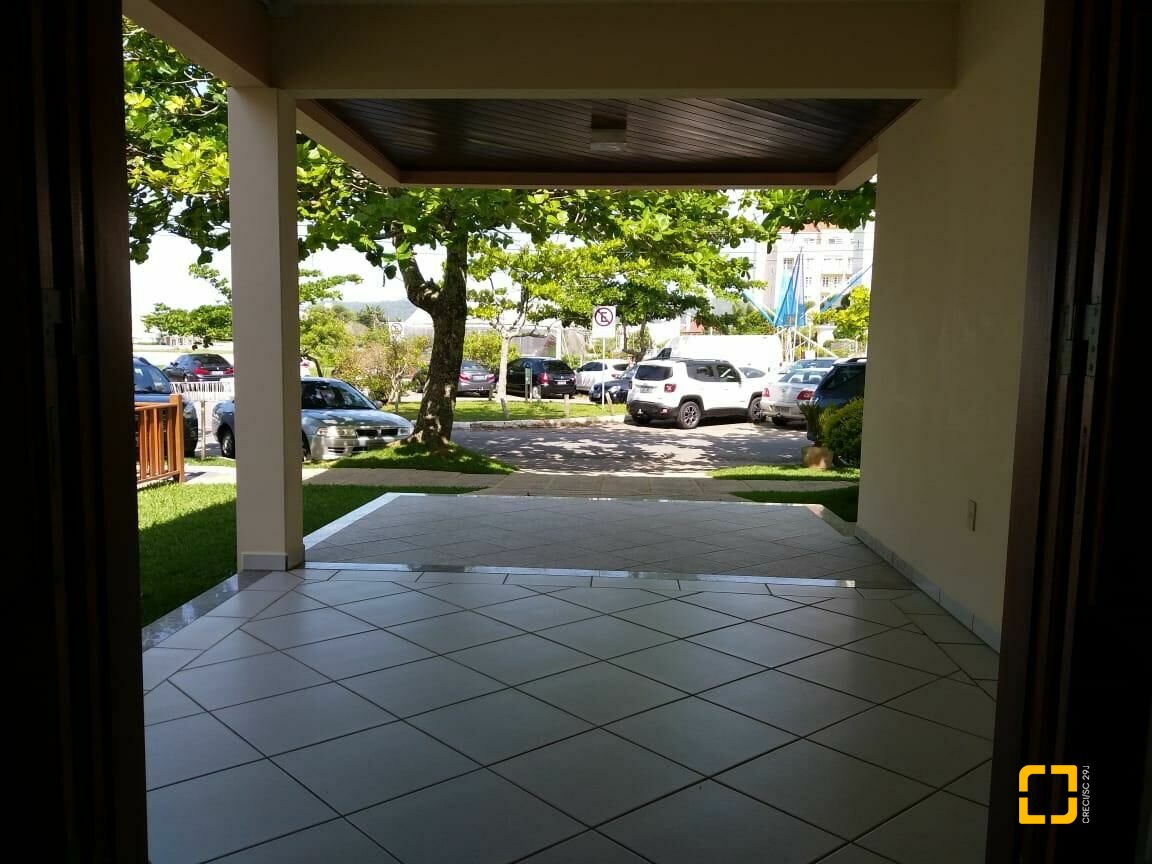 Casa com 580m², 10 quartos (sendo 3 suítes), 5 garagens, no bairro Jurerê Internacional em Florianópolis